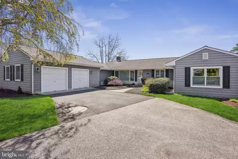 37 N Lakeside Dr W, Medford, NJ 08055