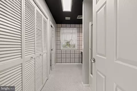 Entry Way - 329 Maple Rd, Mount Laurel, NJ 08054 photo 2 of 3