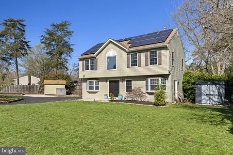 Exterior - 329 Maple Rd, Mount Laurel, NJ 08054 photo 2 of 6