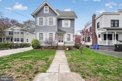 704 Main St, Riverton, NJ 08077