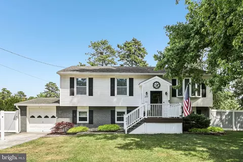 207 Navajo Trl, Browns Mills, NJ 08015