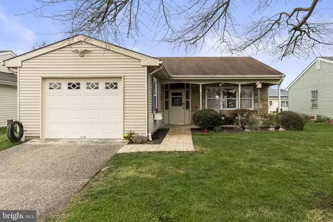 61 Chatham Pl, Southampton, NJ 08088