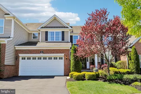 112 Sarazen Dr, Moorestown, NJ 08057