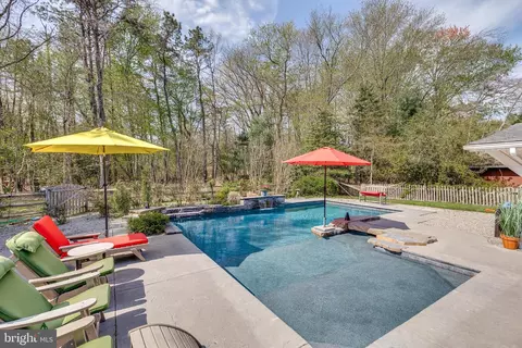 21 S Lakeside Dr W, Medford, NJ 08055