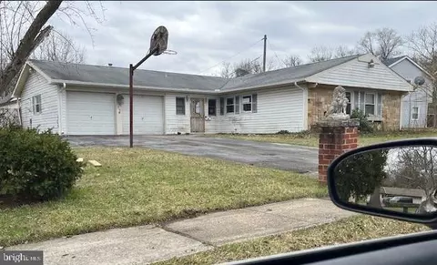 35 East Ln, Willingboro, NJ 08046