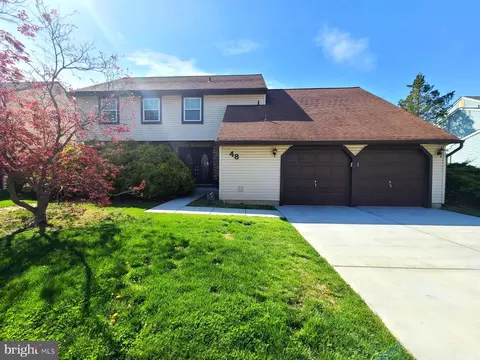 48 Meadowrue Ct, Mount Laurel, NJ 08054