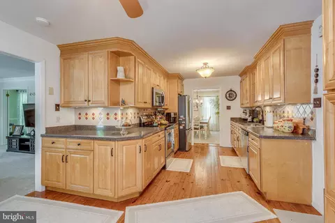 Kitchen - 36 Waltham Dr, Tabernacle, NJ 08088 photo 3 of 4