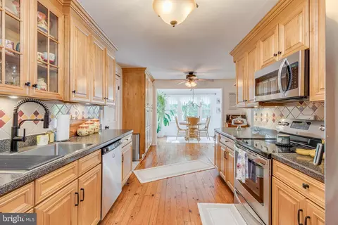 Kitchen - 36 Waltham Dr, Tabernacle, NJ 08088 photo 2 of 4