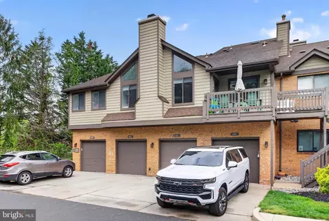 1105 Augusta Cir, Mount Laurel, NJ 08054