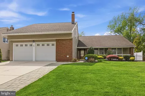 17 Palmetto Ave, Marlton, NJ 08053