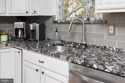 Kitchen - 25 Springcress Dr, Delran, NJ 08075 photo 2 of 4