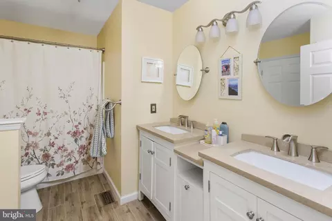 Bath - 25 Springcress Dr, Delran, NJ 08075 photo 3 of 3