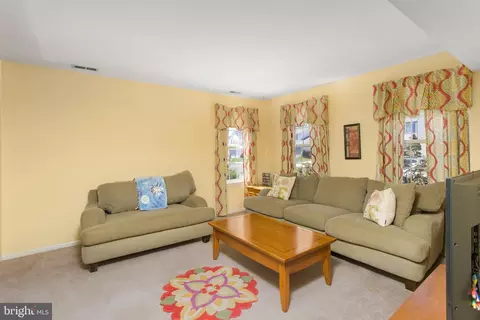 Living - 25 Springcress Dr, Delran, NJ 08075 photo 1 of 2