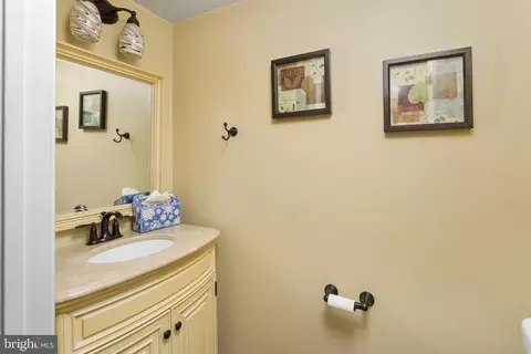 Bath - 25 Springcress Dr, Delran, NJ 08075 photo 1 of 3