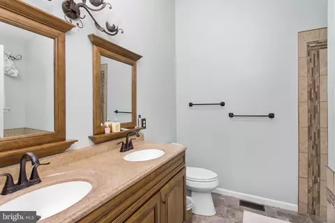 Bath - 25 Springcress Dr, Delran, NJ 08075 photo 2 of 3