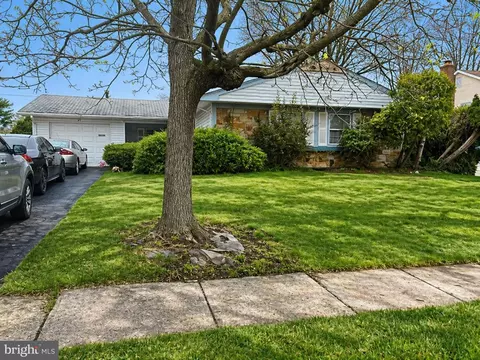 40 Trescott Ln, Willingboro, NJ 08046