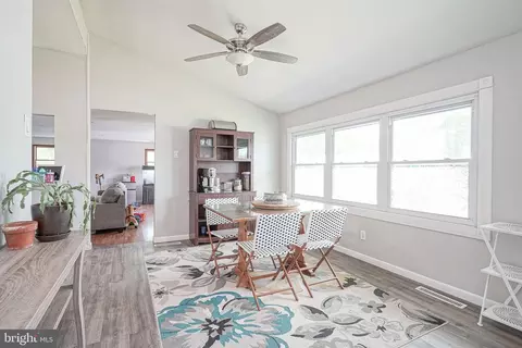 Entry Way - 541 Windsor Ave, Maple Shade, NJ 08052 photo 1 of 4