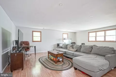 Living - 541 Windsor Ave, Maple Shade, NJ 08052 photo 1 of 2