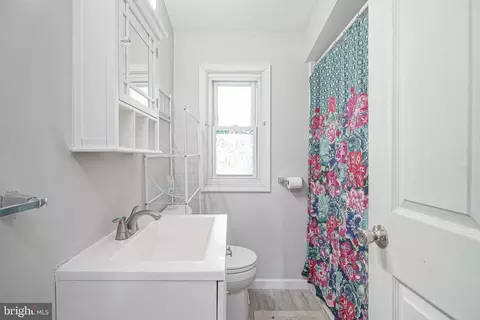Entry Way - 541 Windsor Ave, Maple Shade, NJ 08052 photo 4 of 4