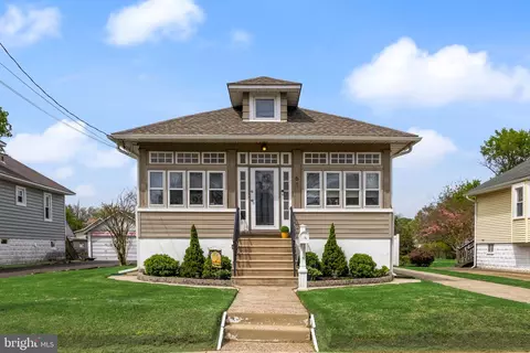 61 W Gradwell Ave, Maple Shade, NJ 08052