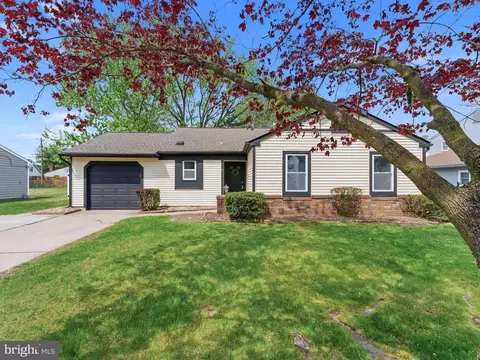 4 Nassau Dr, Willingboro, NJ 08046