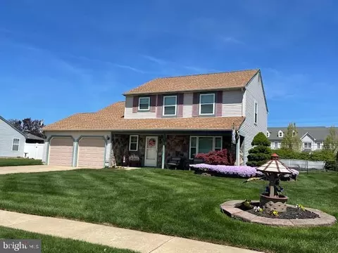 18 Dewberry Dr, Mount Holly, NJ 08060