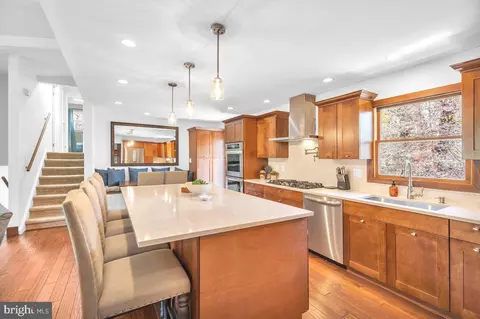 2 Pin Oak Trl, Medford, NJ 08055