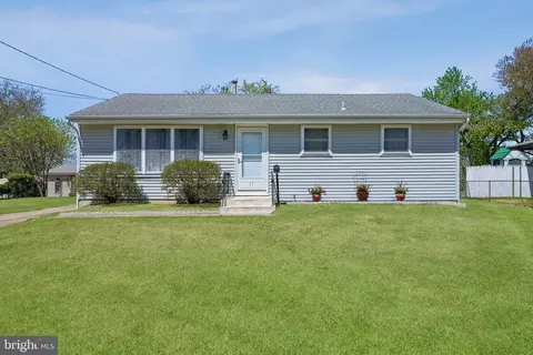 17 Lambeth Rd, Burlington, NJ 08016