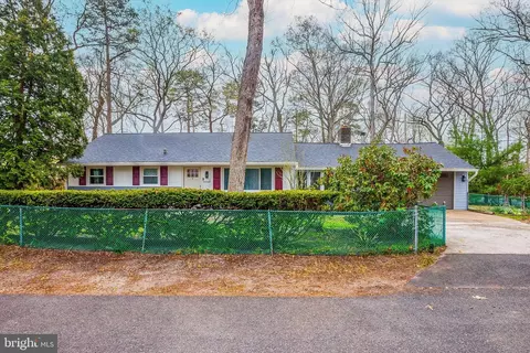 5 Holly Ave, Browns Mills, NJ 08015