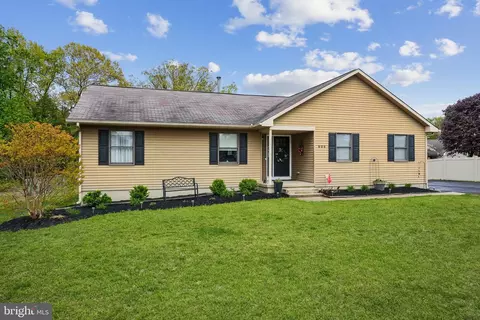 905 Bridgeboro St, Delran, NJ 08075