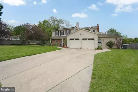 508 Meadow Ct, Mount Laurel, NJ 08054