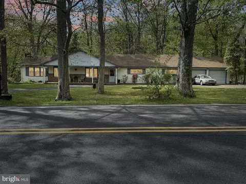 230 Burrs Rd, Burlington, NJ 08016