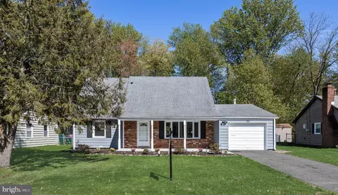 114 Eastbrook Ln, Willingboro, NJ 08046