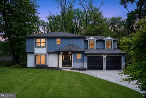 14 Greentree Dr, Burlington, NJ 08016