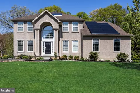 8 Melodie Ct, Hainesport, NJ 08036