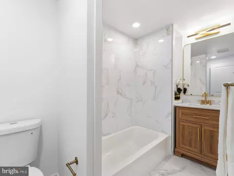 Bath - 232 Washington St, Delanco, NJ 08075 photo 2 of 4