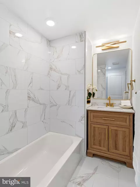 Bath - 232 Washington St, Delanco, NJ 08075 photo 3 of 4