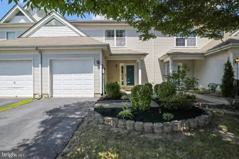 3 Tattersall Dr, Burlington, NJ 08016