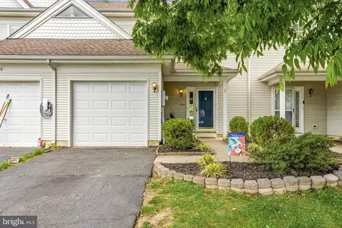 3 Tattersall Dr, Burlington, NJ 08016