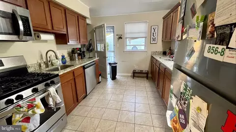 Entry Way - 21 Overbrook Ave, Maple Shade, NJ 08052 photo 1 of 1
