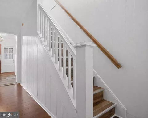 Entry Way - 236 Kossuth St, Riverside, NJ 08075 photo 1 of 3