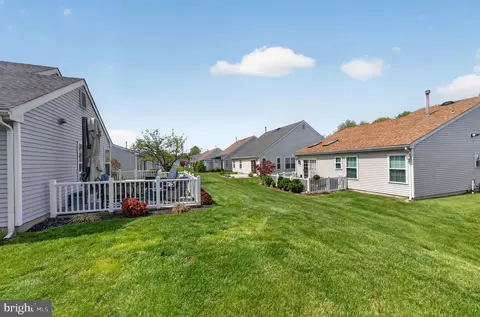 Exterior - 413 Aster Pl, Mount Laurel, NJ 08054 photo 4 of 5