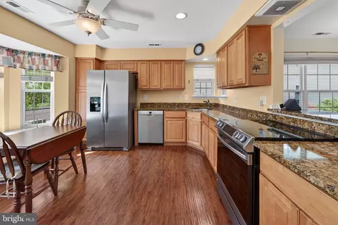 Kitchen - 413 Aster Pl, Mount Laurel, NJ 08054 photo 2 of 2