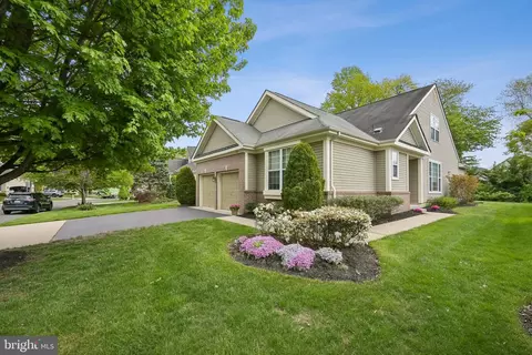 131 Glengarry Ln, Hainesport, NJ 08036