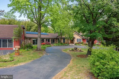 309 Creek Rd, Moorestown, NJ 08057