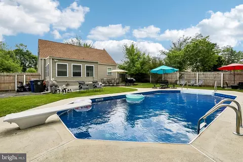 13 Spruce Ave, Bordentown, NJ 08505