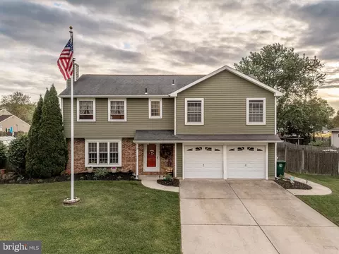13 Woodhurst Dr, Eastampton, NJ 08060