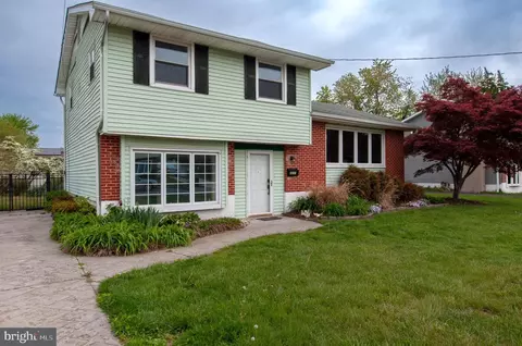 211 Powdermill Rd, Edgewater Park, NJ 08010