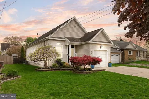 208 Hooker St, Riverside, NJ 08075