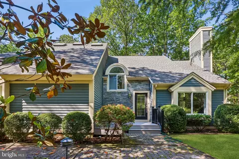 3 Pointe View Cir, Medford, NJ 08055